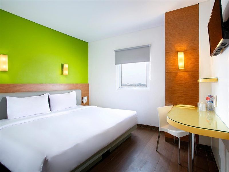 Amaris Hotel Palembang Exterior photo